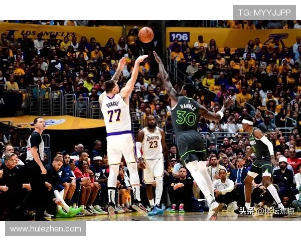 里夫斯压哨三分助湖人一分险胜森林狼上演惊心动魄逆转大战瞬间战